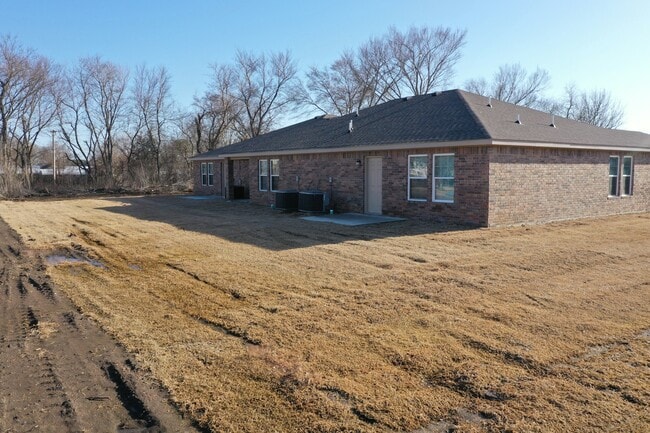 Building Photo - 407 E Tonner Ave