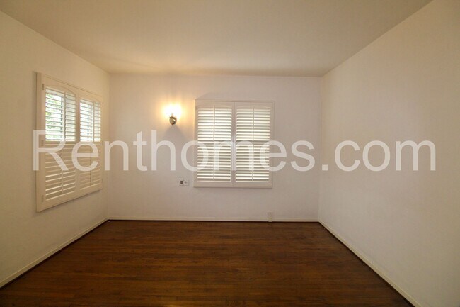 Building Photo - 2244 Plum St