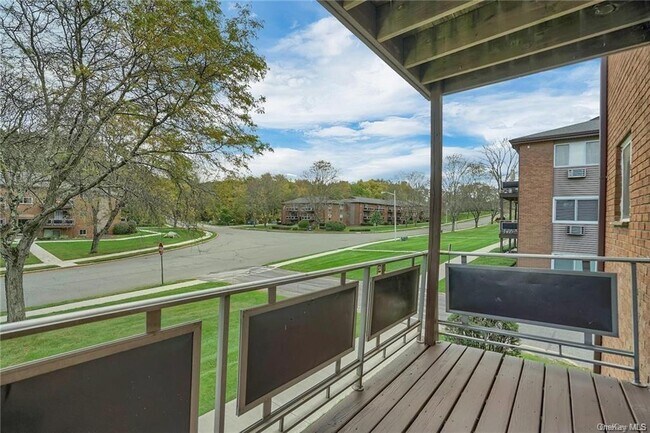 Building Photo - 15 Tanager Rd