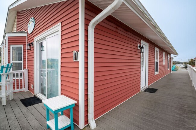 Building Photo - So Free @ 219 Coastal Dr