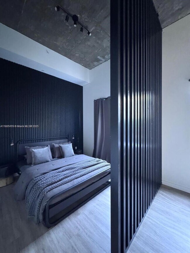 Building Photo - 3422 NW 5th Ave