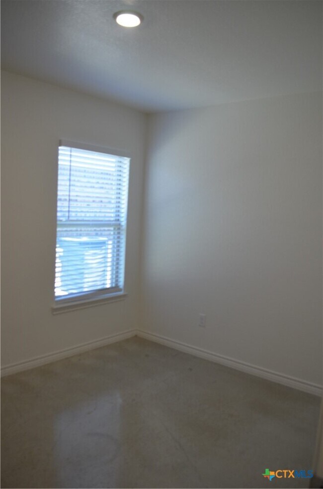Building Photo - 1222 Lehmann Dr