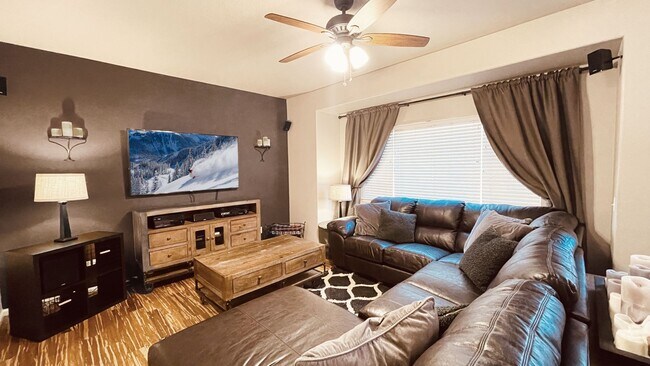 Building Photo - 4 Bedroom 4 Bath available June 6th in Highlands Ranch!!