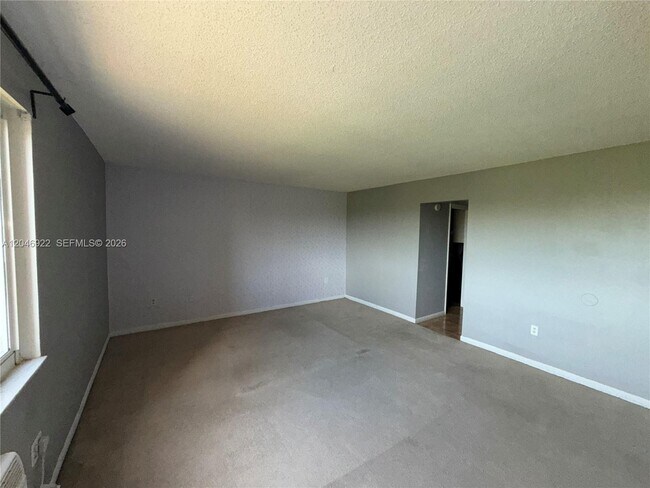 Building Photo - 6960 Miami Gardens Dr