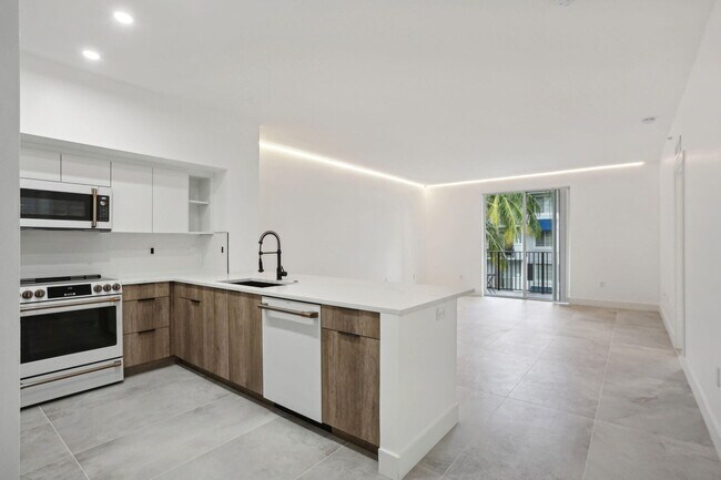 Building Photo - 250 NE 3rd Ave