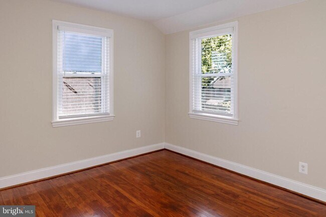Building Photo - 632 Faraday Pl NE