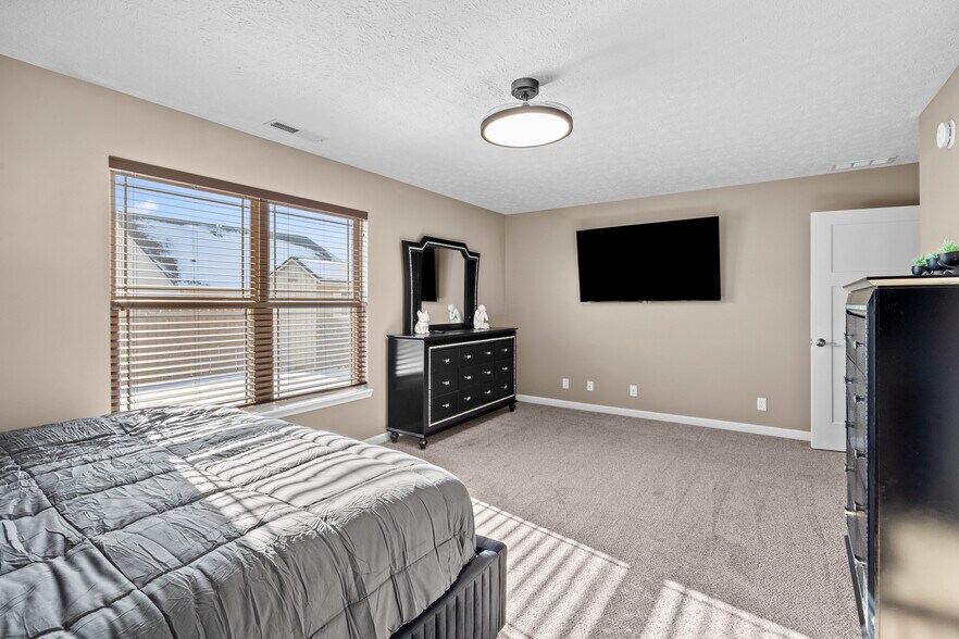 Building Photo - 25 Kettle Ct