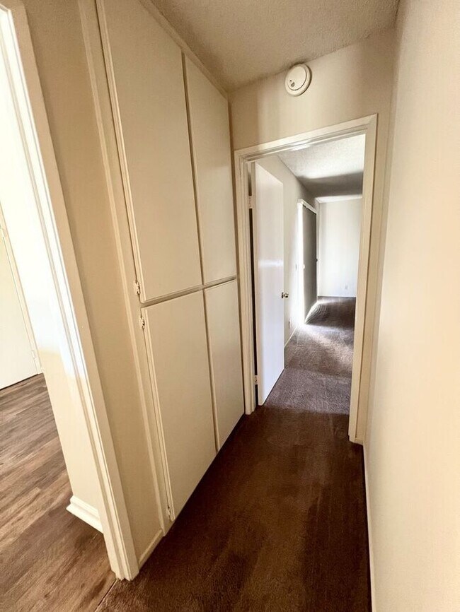 Building Photo - Welcome to your new home in the heart of Pacific Beach!