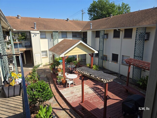 Building Photo - 301 Avondale St