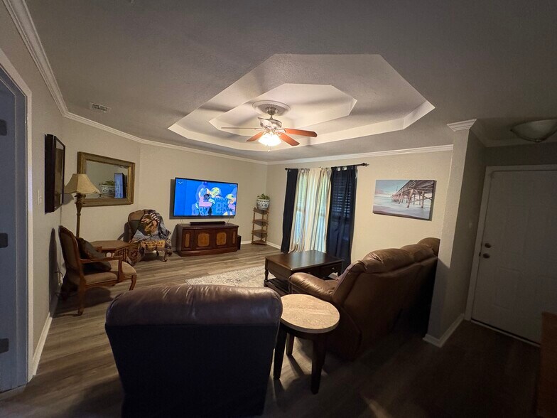Building Photo - 4005 Sunhill Dr