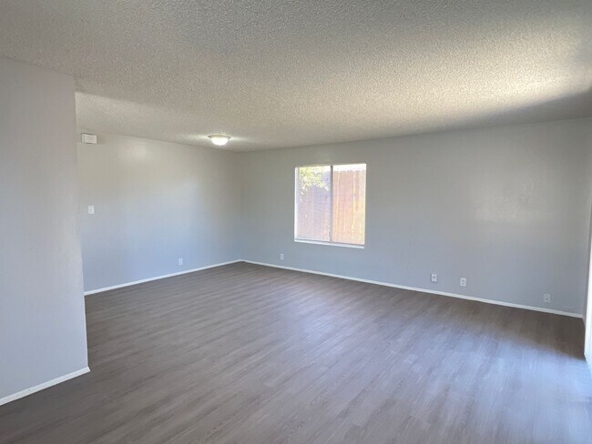 Building Photo - 2624 Loch Ness Ct