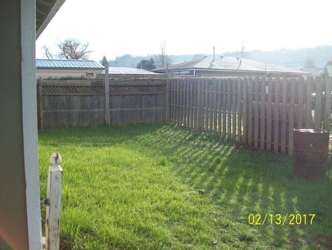 Building Photo - 3 Bdrm/2 Bath Single Level