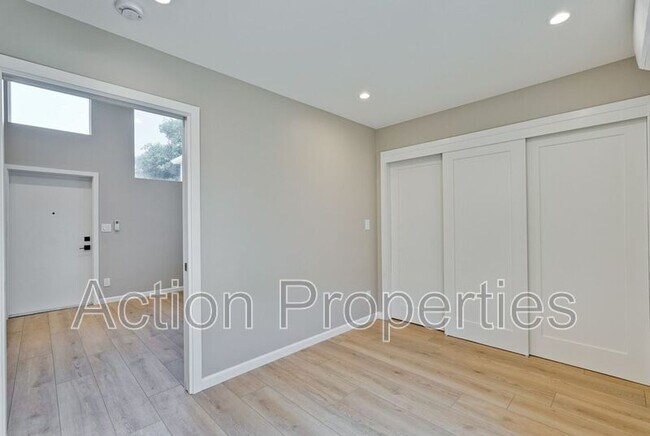 Building Photo - 368 Camille Ct