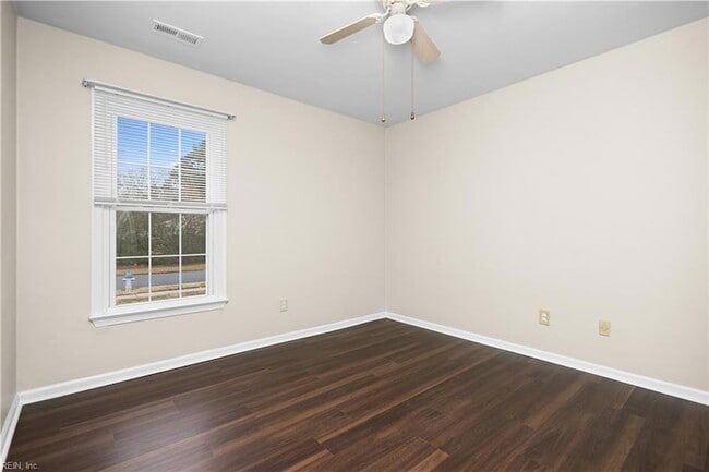 Building Photo - 821 Gene Crescent