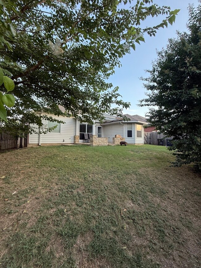 Building Photo - 960 Jockey Club Ln