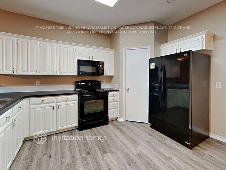 Building Photo - 5601 Heatherglen Terrace