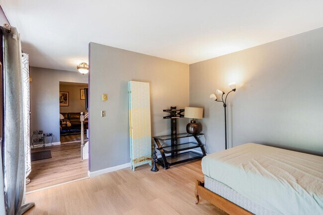 Building Photo - 247 Strawridge Rd