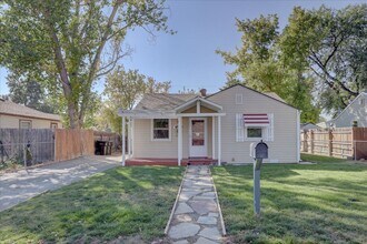 Building Photo - Completely Renovated & Fully Furnished 2Bed/1Bath/1 garage in Arvada!