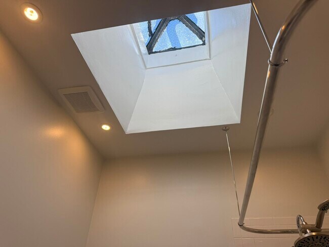 Building Photo - 60 Astor Pl