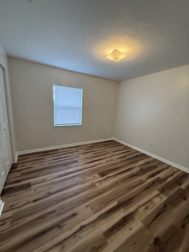 Building Photo - 510 NW 12th Dr
