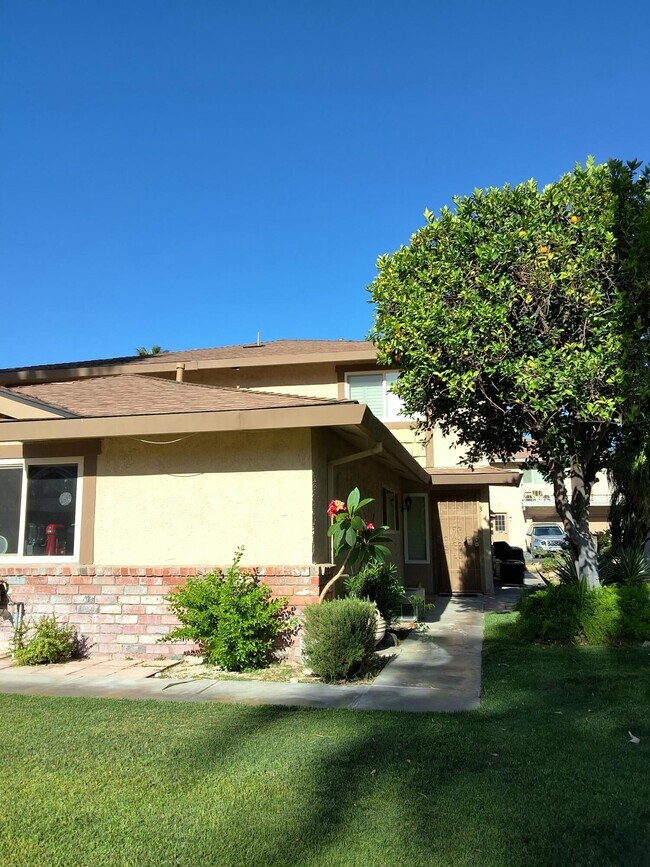 Building Photo - 72599 Edgehill Dr