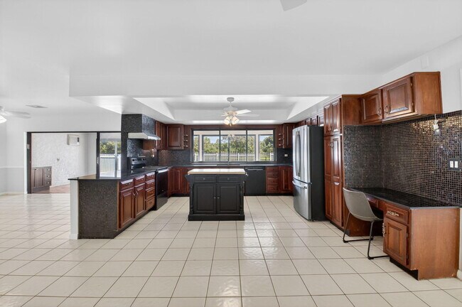 Building Photo - 10157 La Reina Rd