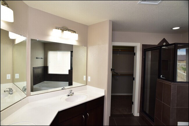 Building Photo - 13239 Emerald Isle St