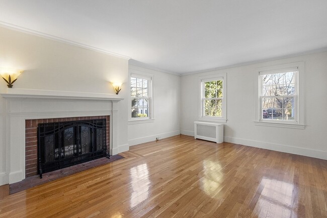 Building Photo - 14 Bacon St