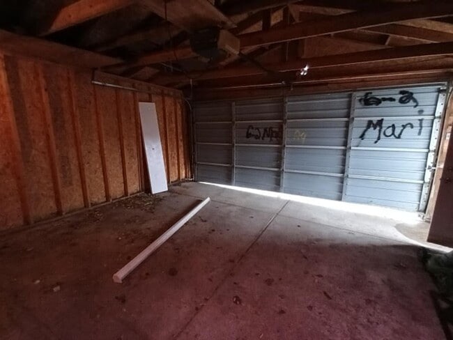Building Photo - Cozy 2 bedroom 1 bathroom brick ranch