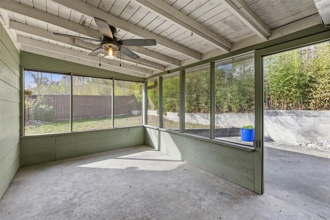 Building Photo - 2402 Little John Ln