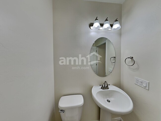 Building Photo - 207 W Calle Matraca