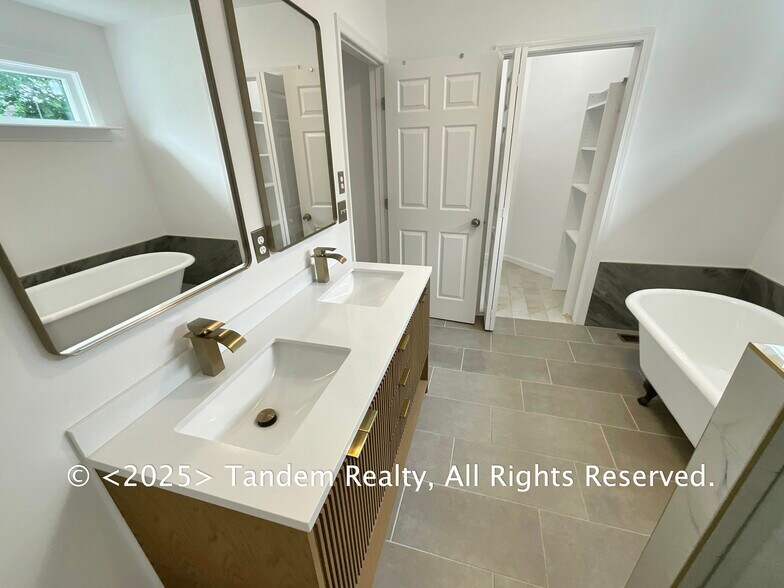 Building Photo - 2710 Sharondale Ct