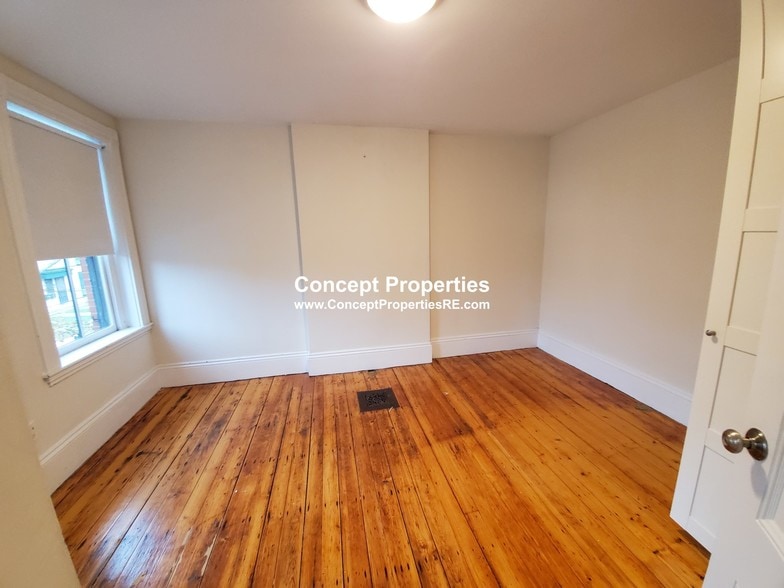 Building Photo - 48 Warwick St