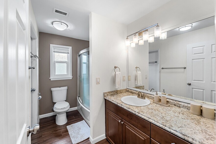 Building Photo - 308 E Ross Ave