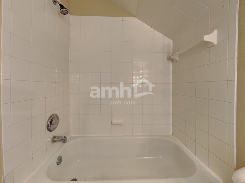 Building Photo - 28721 Seashell Ct