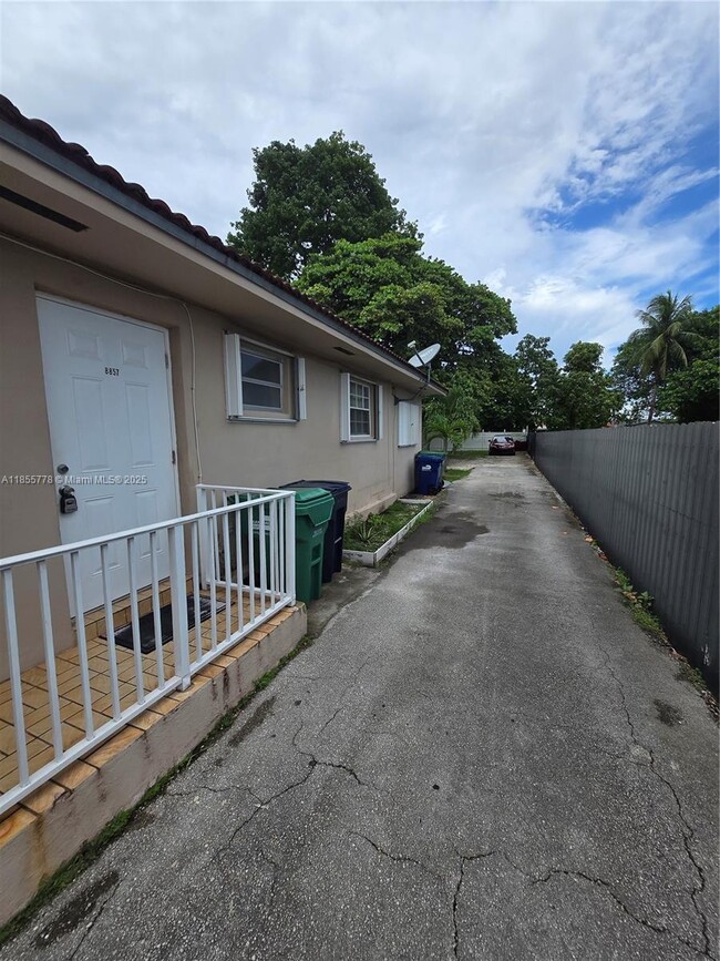 Building Photo - 8857 SW 27th St