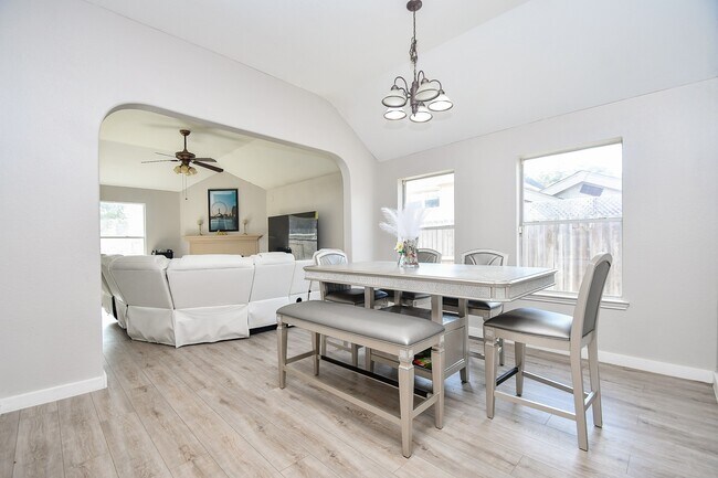 Building Photo - 18835 Appletree Ridge Rd