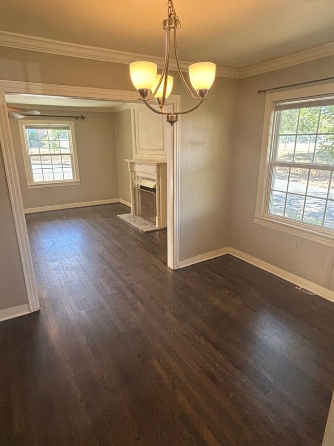 Building Photo - Cute Cottage For Rent!