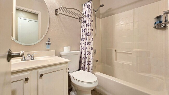 Building Photo - NEAR WESTGATE! Delightful 4bdr Corner Lot ...