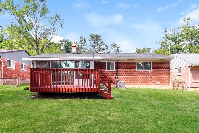 Building Photo - 5500 Ehrling Rd