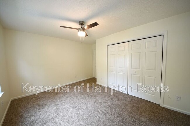 Building Photo - 192 S Hall Way