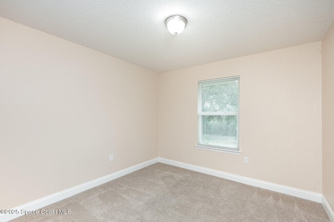 Building Photo - 49 Pine Cir Dr