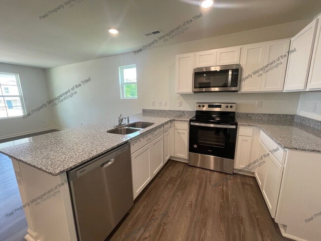 Building Photo - 305 Pearson Dr