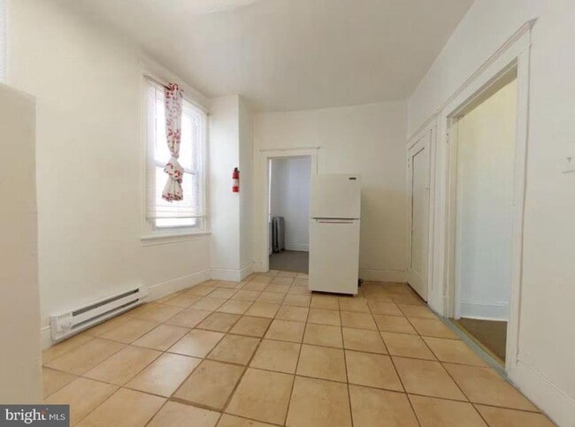 Building Photo - Akings