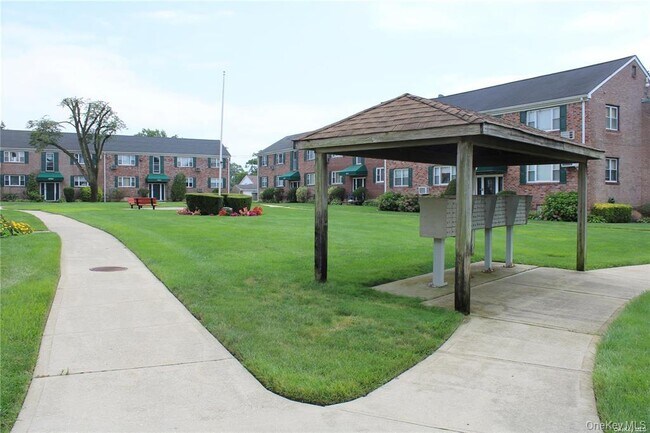 Building Photo - 1065 Fenwood Dr
