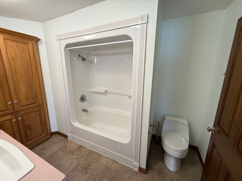 Building Photo - 5050 S 700 E-57