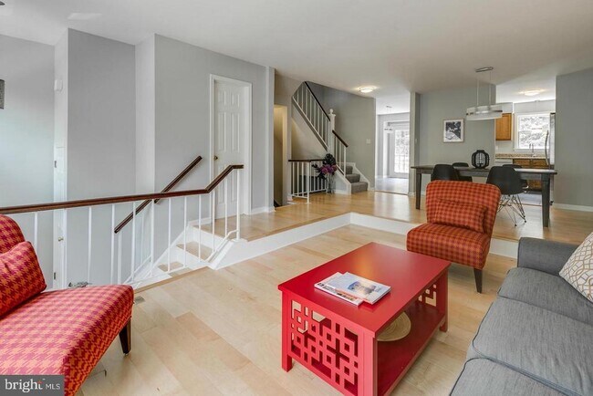 Building Photo - 1353 Templeton Pl