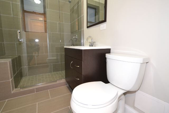 Building Photo - 2019 N Hoyne Ave