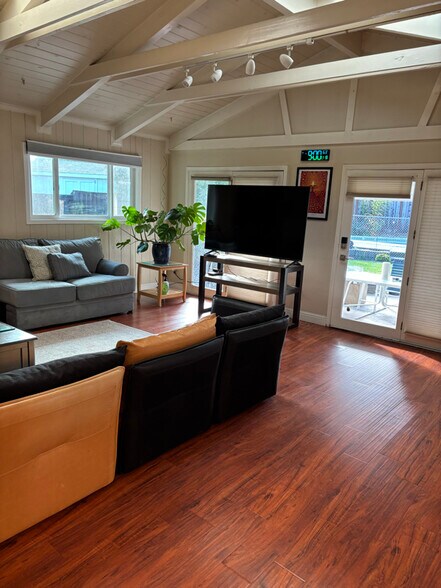 Building Photo - 520 Linford Pl