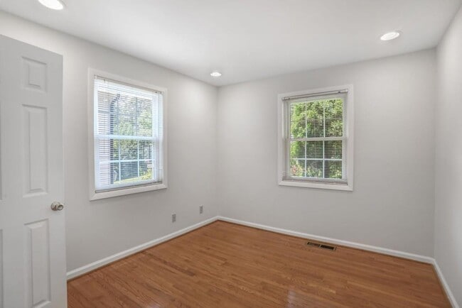 Building Photo - 3679 Donaldson Dr NE
